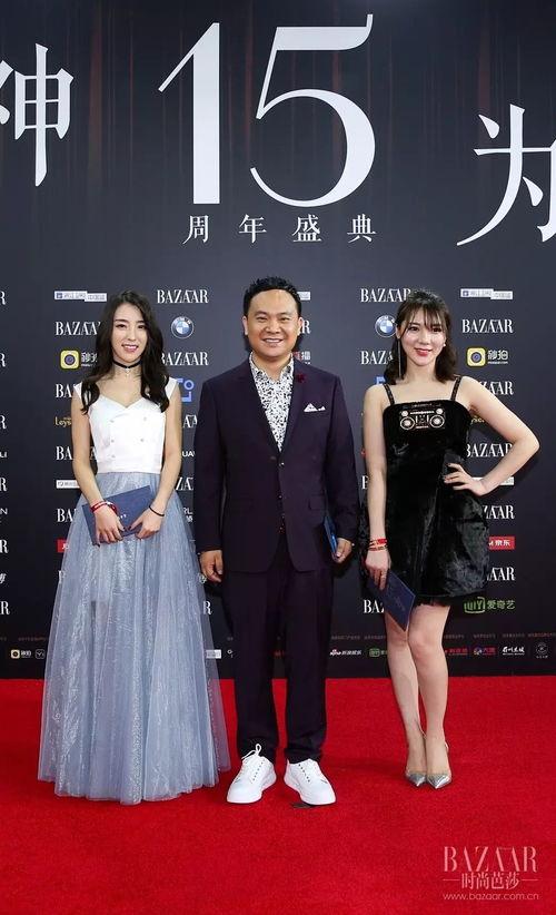 慈善学校明星网红,爱与知识的闪耀之光