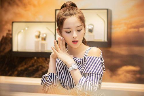 锅庄舞明星网红,舞动民族风潮的璀璨之星