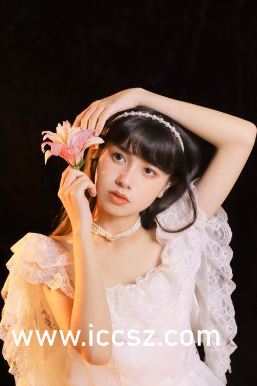 钟楚曦吃瓜爆料是真的吗,真相揭秘还是无端猜测？