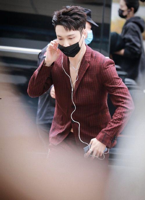 张艺兴爆料八卦吃瓜,娱乐圈幕后真相大揭秘