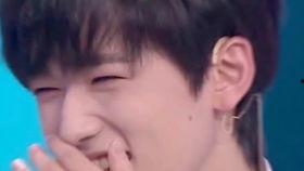 吃瓜爆料刘耀文宋亚轩,瓜田李下，揭秘娱乐圈的甜蜜纠葛